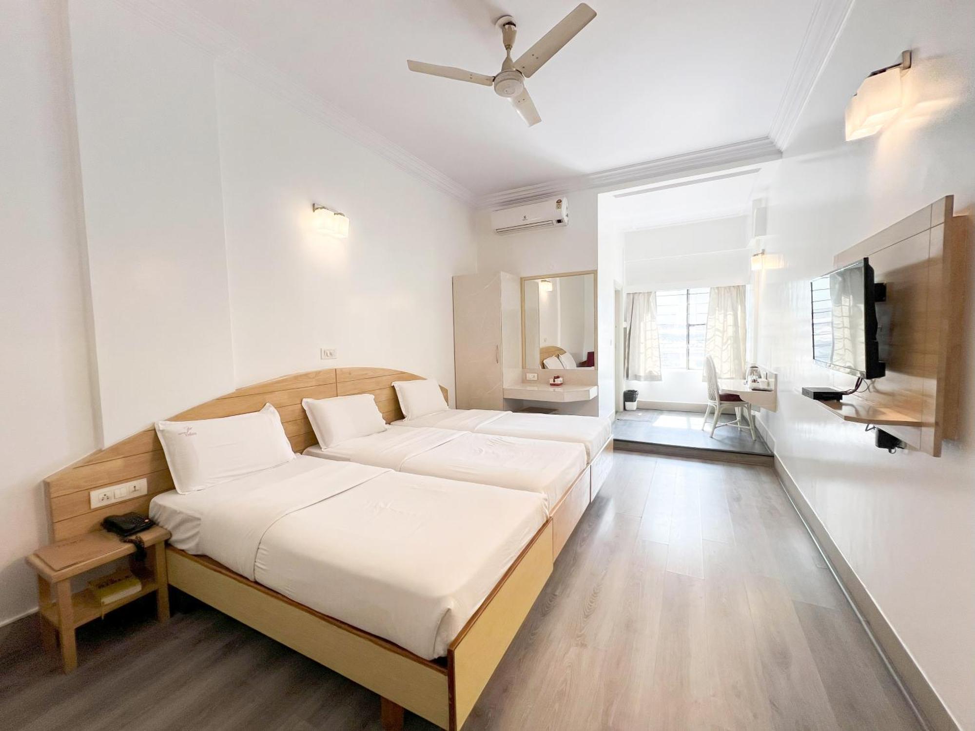 Hotel Vellara Бангалор Екстериор снимка