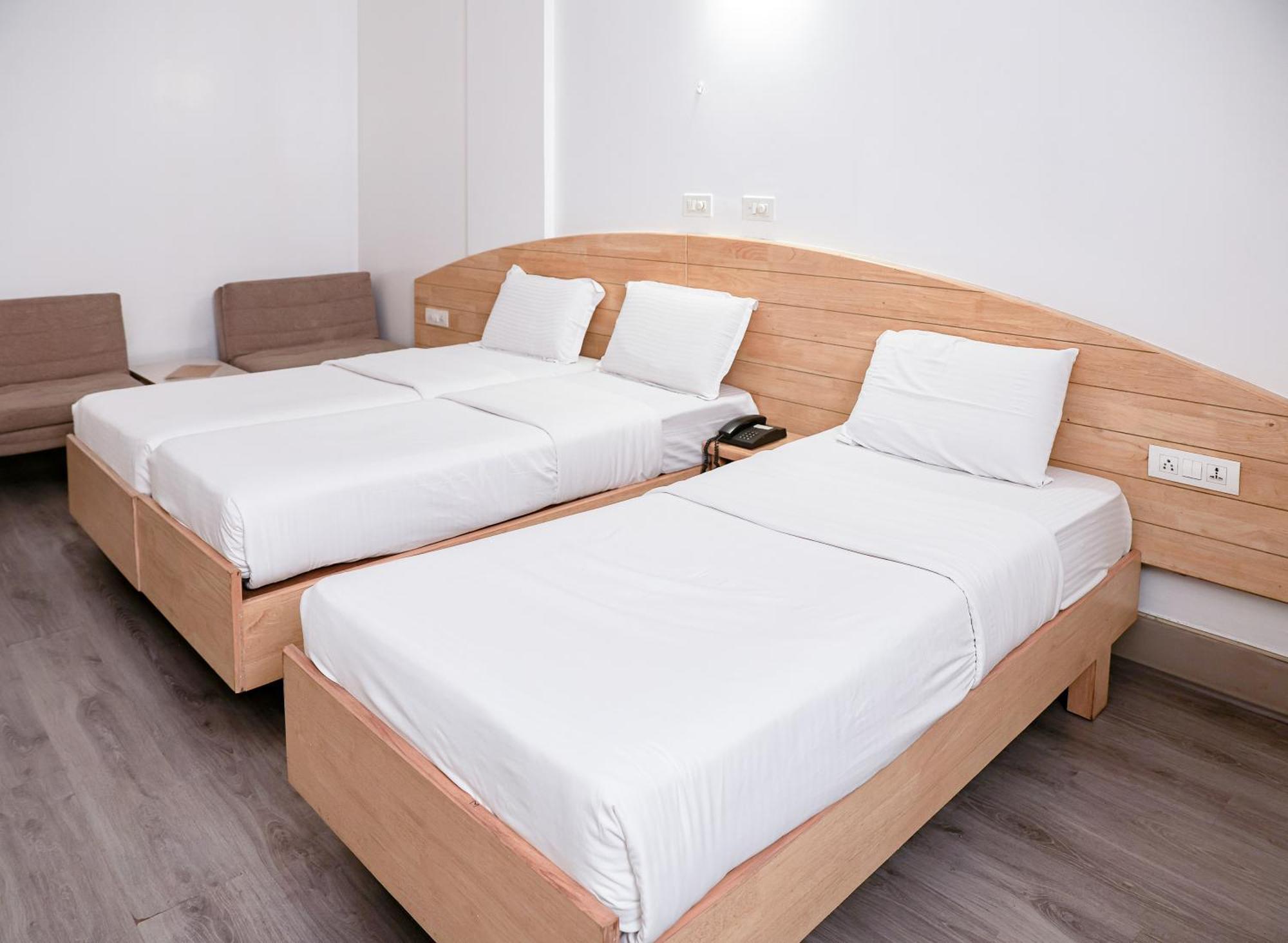 Hotel Vellara Бангалор Екстериор снимка