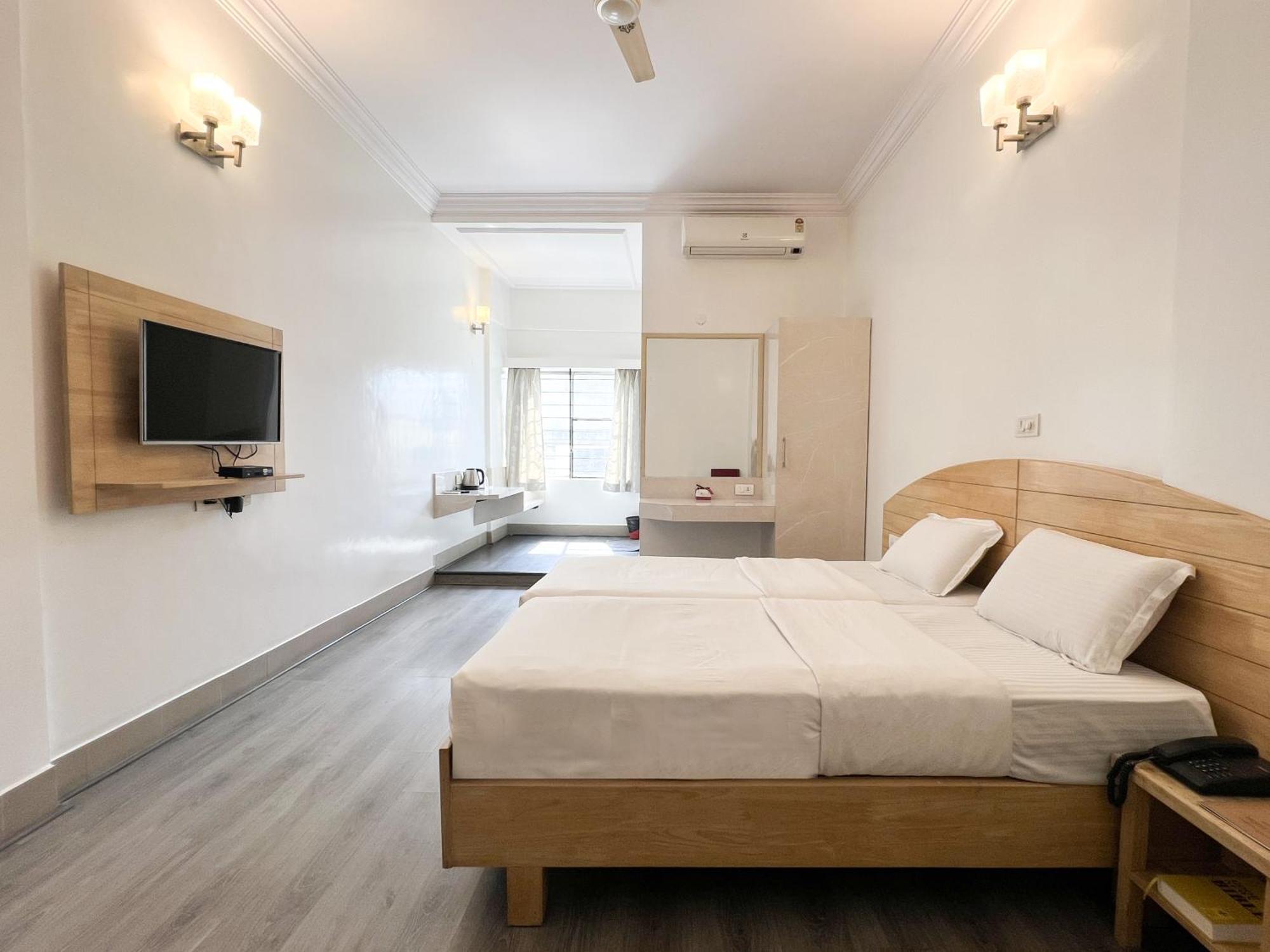 Hotel Vellara Бангалор Екстериор снимка