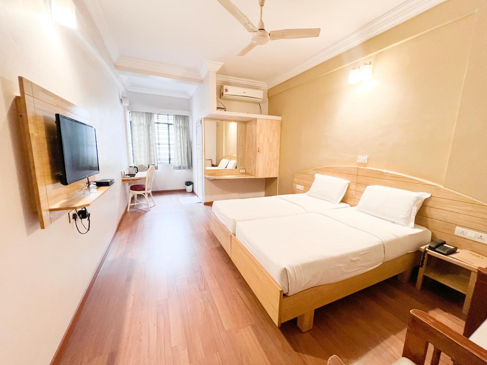 Hotel Vellara Бангалор Екстериор снимка