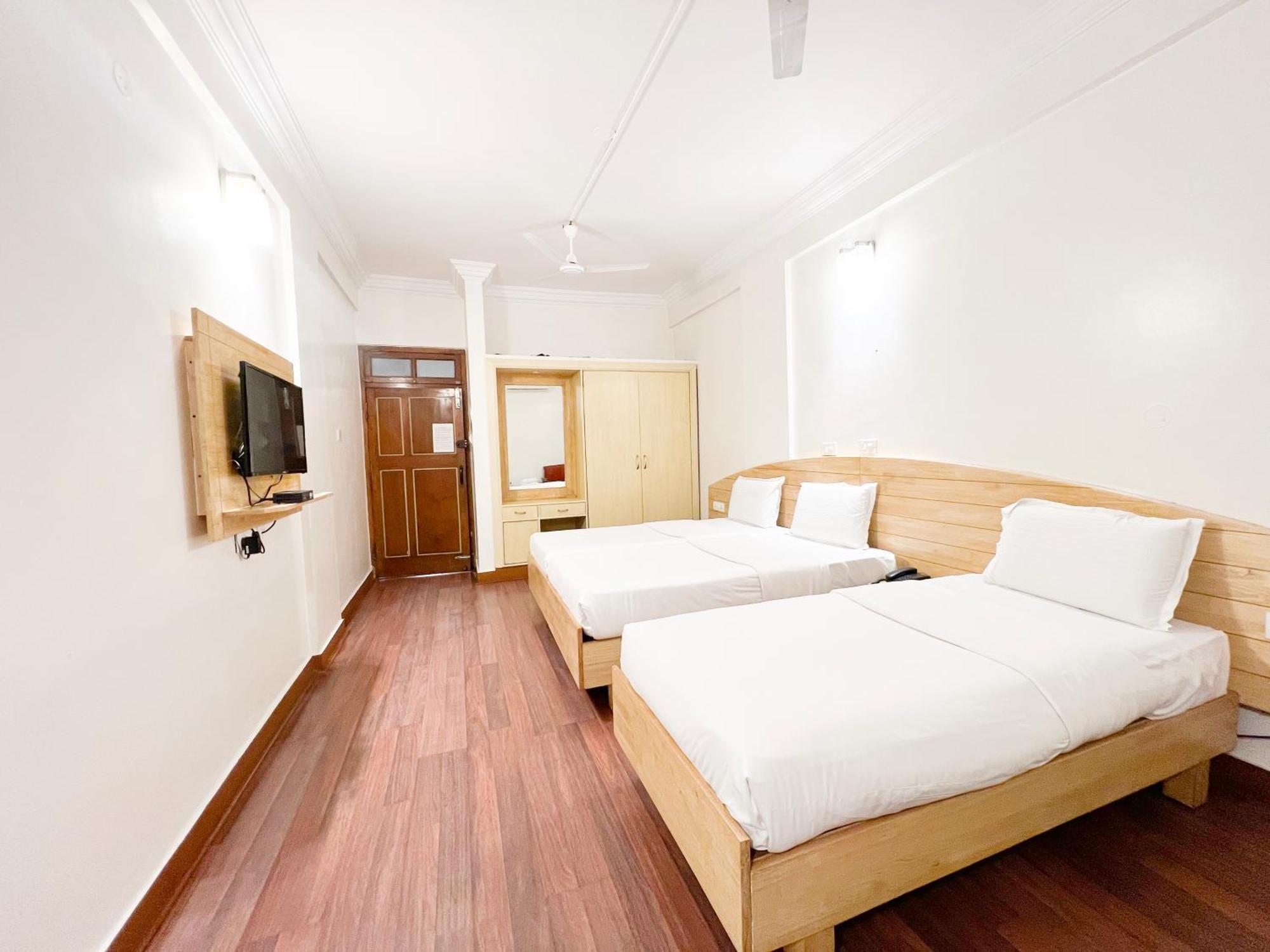 Hotel Vellara Бангалор Екстериор снимка