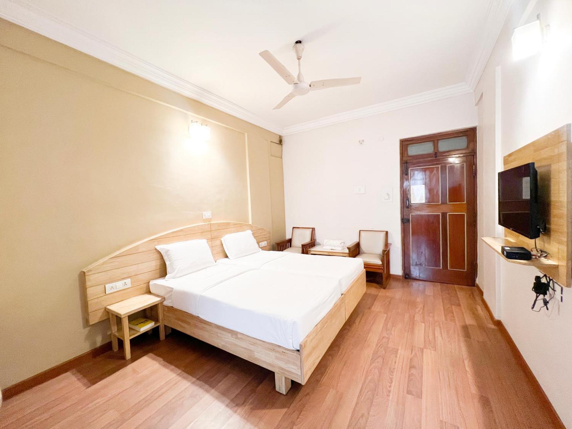 Hotel Vellara Бангалор Екстериор снимка