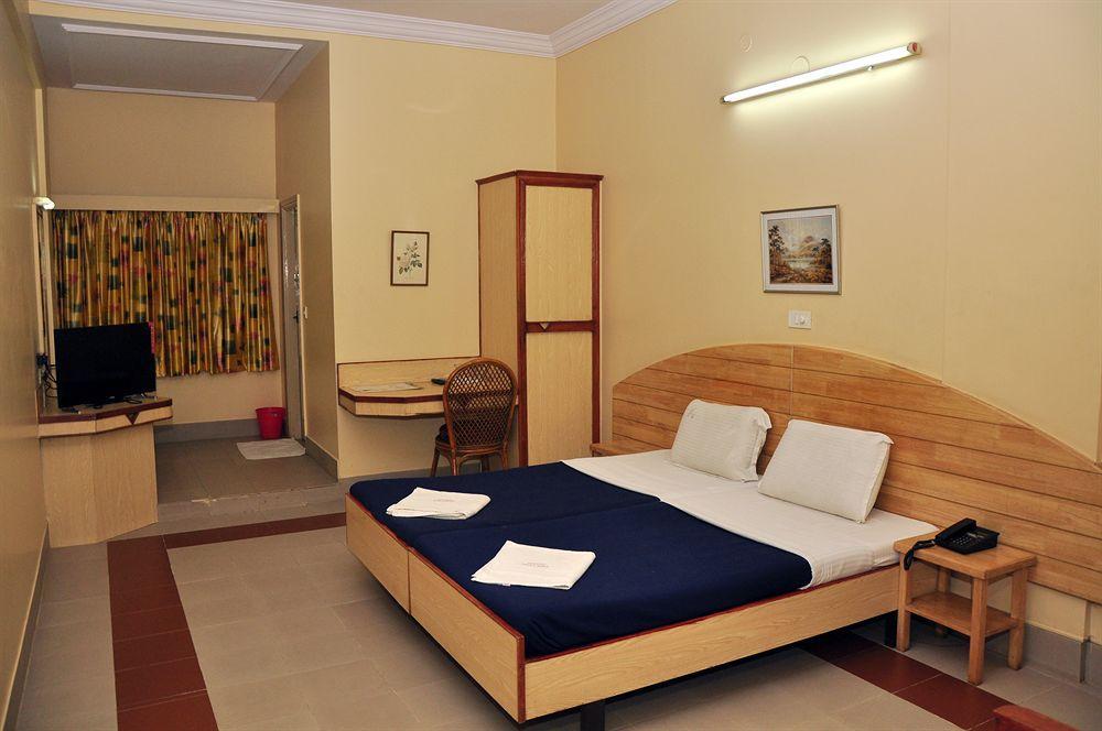 Hotel Vellara Бангалор Екстериор снимка