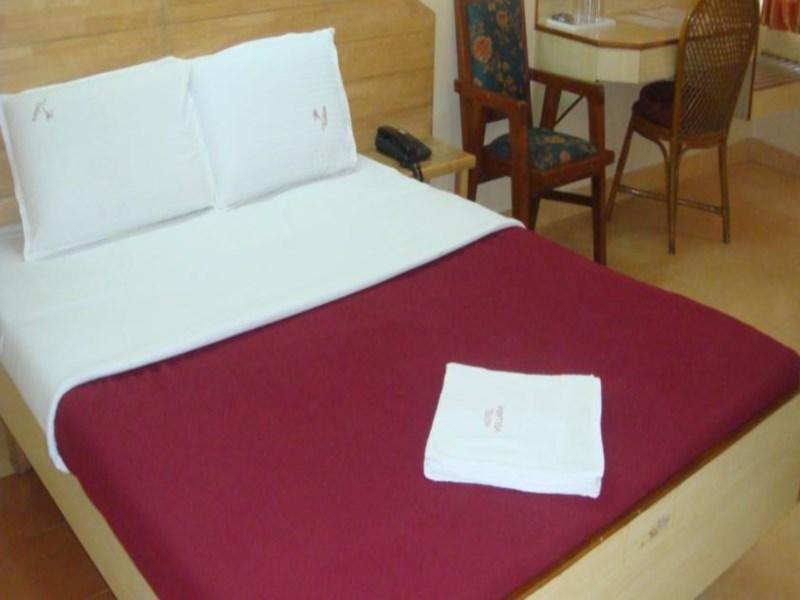 Hotel Vellara Бангалор Екстериор снимка