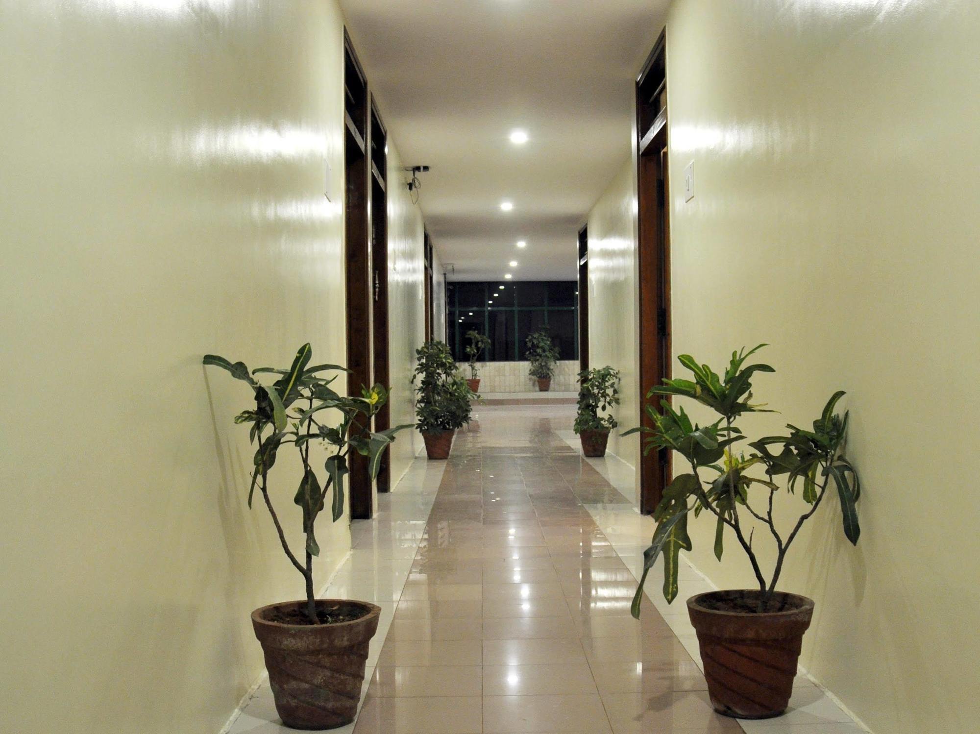 Hotel Vellara Бангалор Екстериор снимка