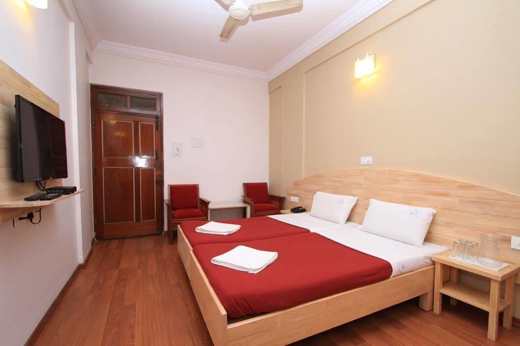Hotel Vellara Бангалор Екстериор снимка