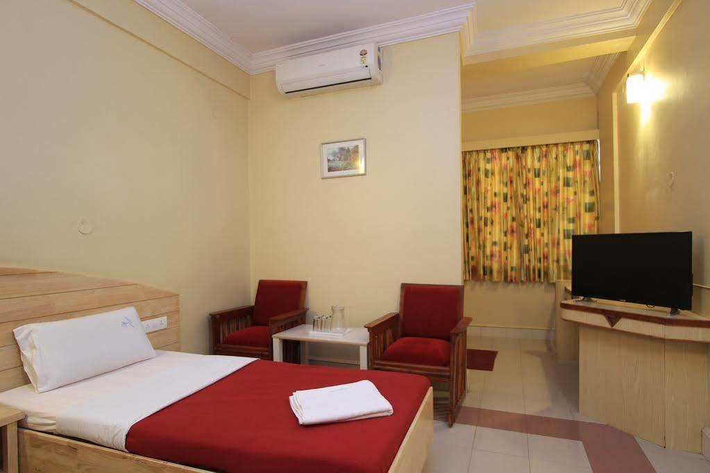 Hotel Vellara Бангалор Екстериор снимка
